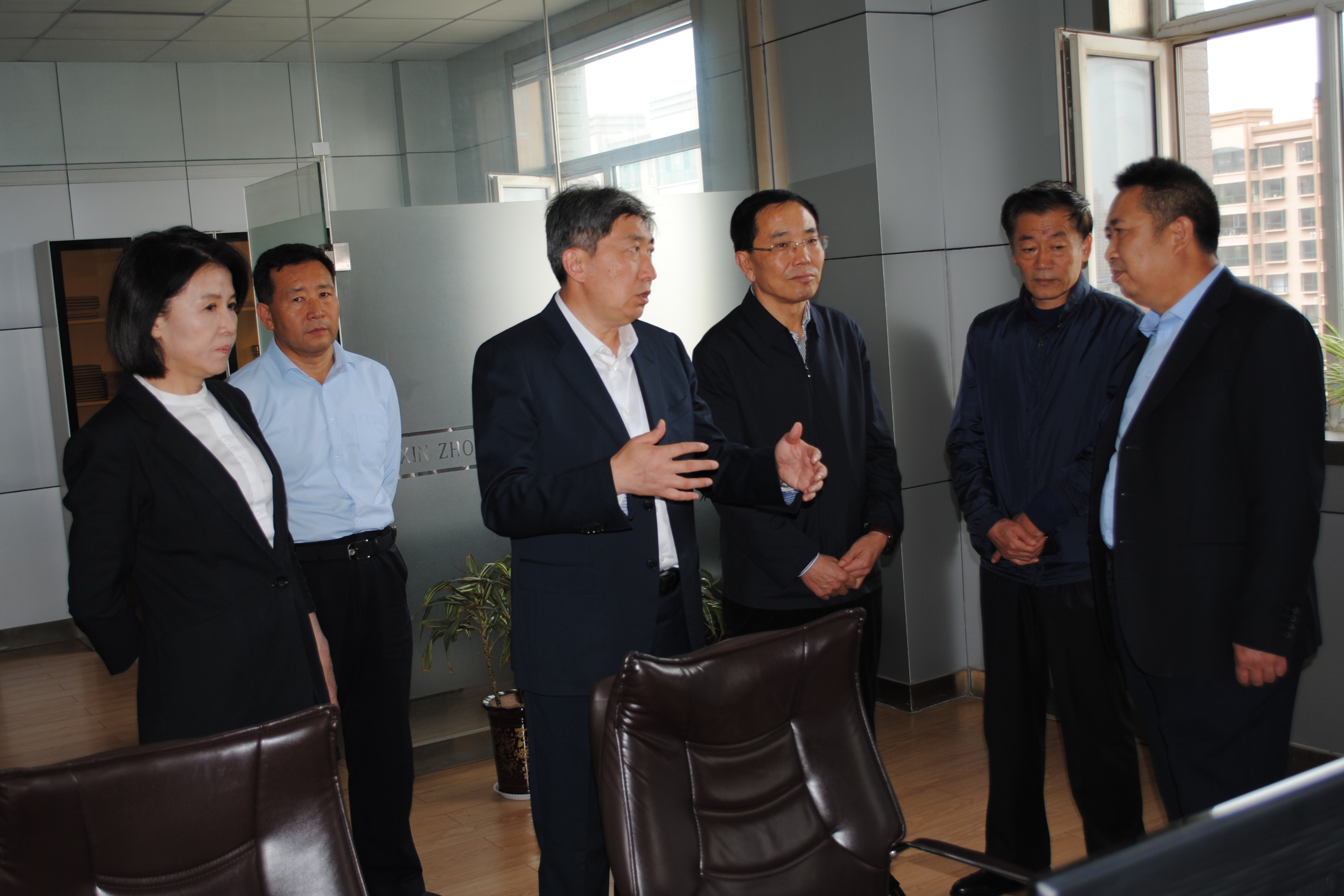忻州市委副書記、市長朱曉東檢查國慶、中秋長假供水安全生產(chǎn)工作.jpg