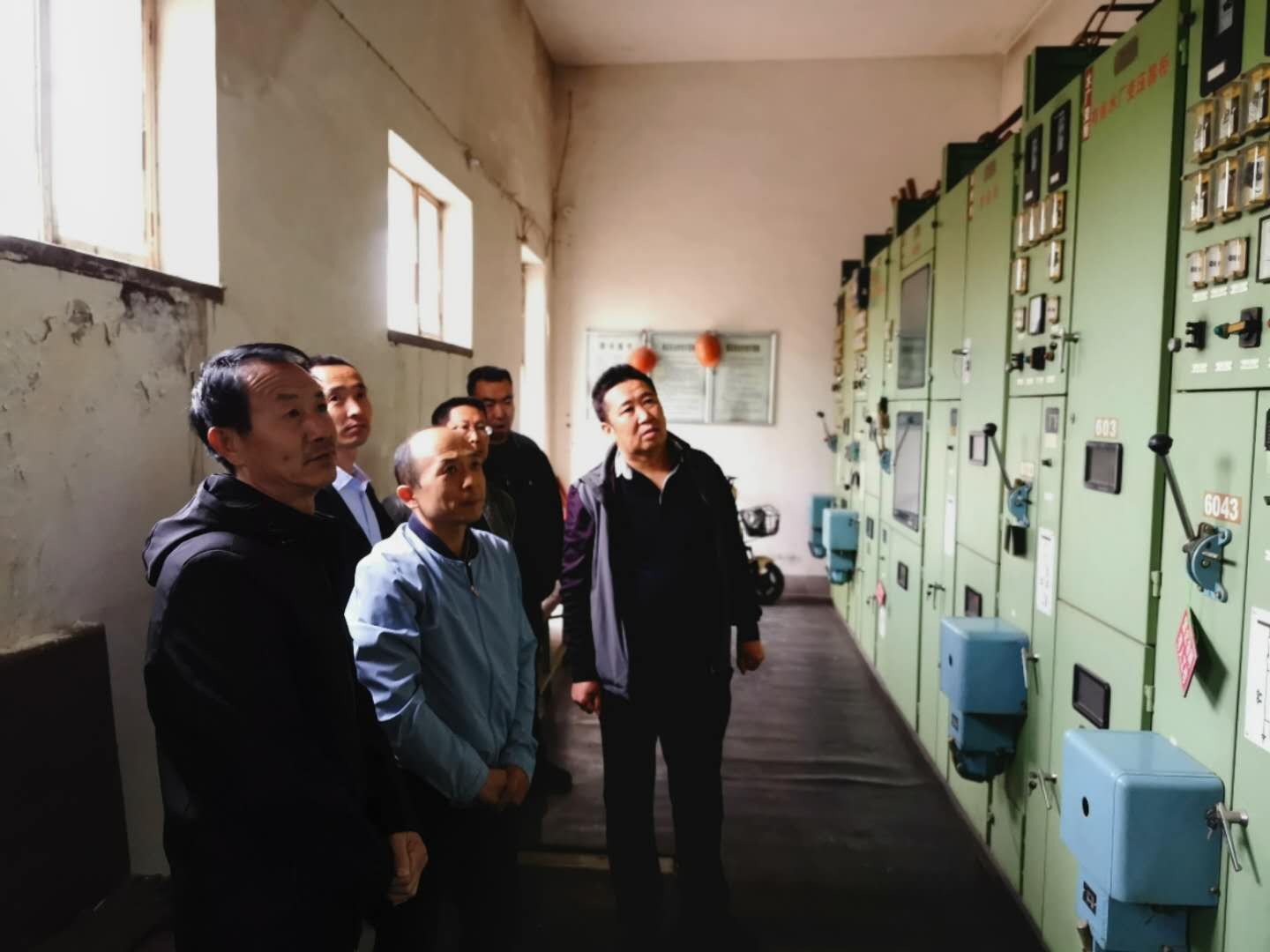 公司總經(jīng)理王建人在供水、污水生產(chǎn)一線開展風險隱患排查.jpg
